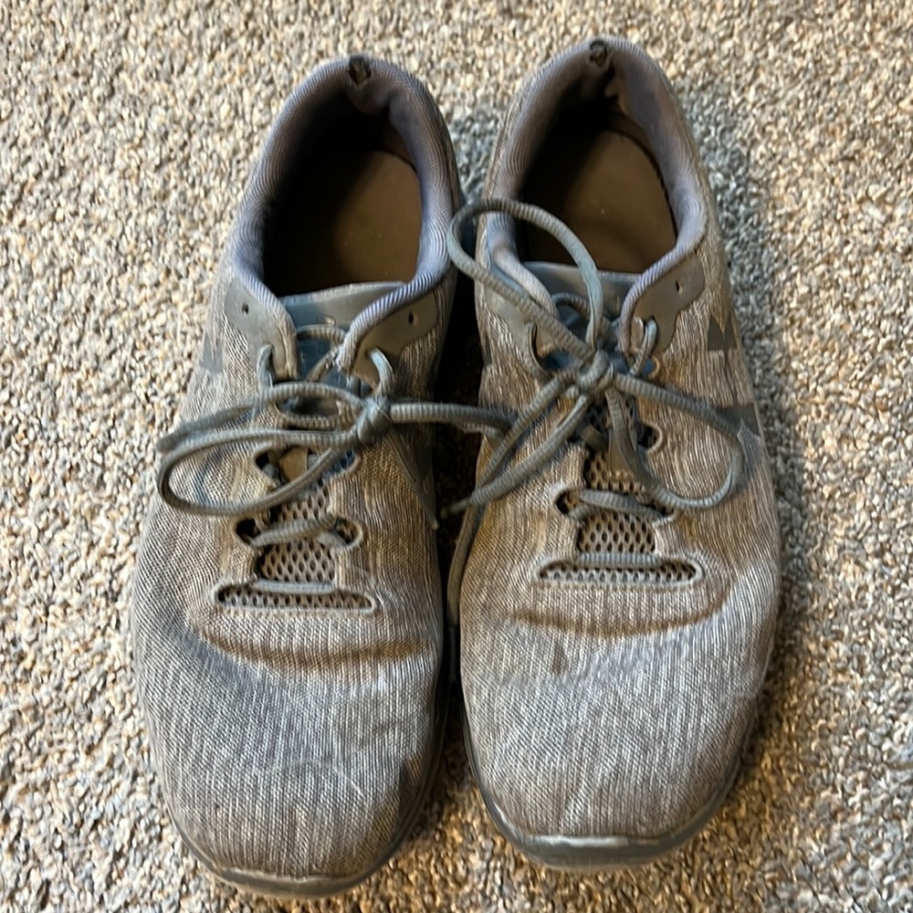 Men’s Size 12 Under Armour Sneakers